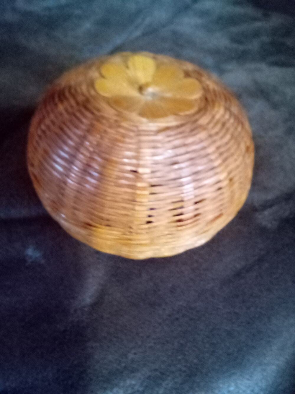 Vintage Wicker Apple Shaped Potpourri Holder Or Trinket Box 3x2.5